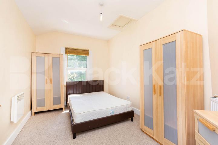 Bright two double bedroom flat set on the top floor of a period house Mercers Road, Tufnell Park